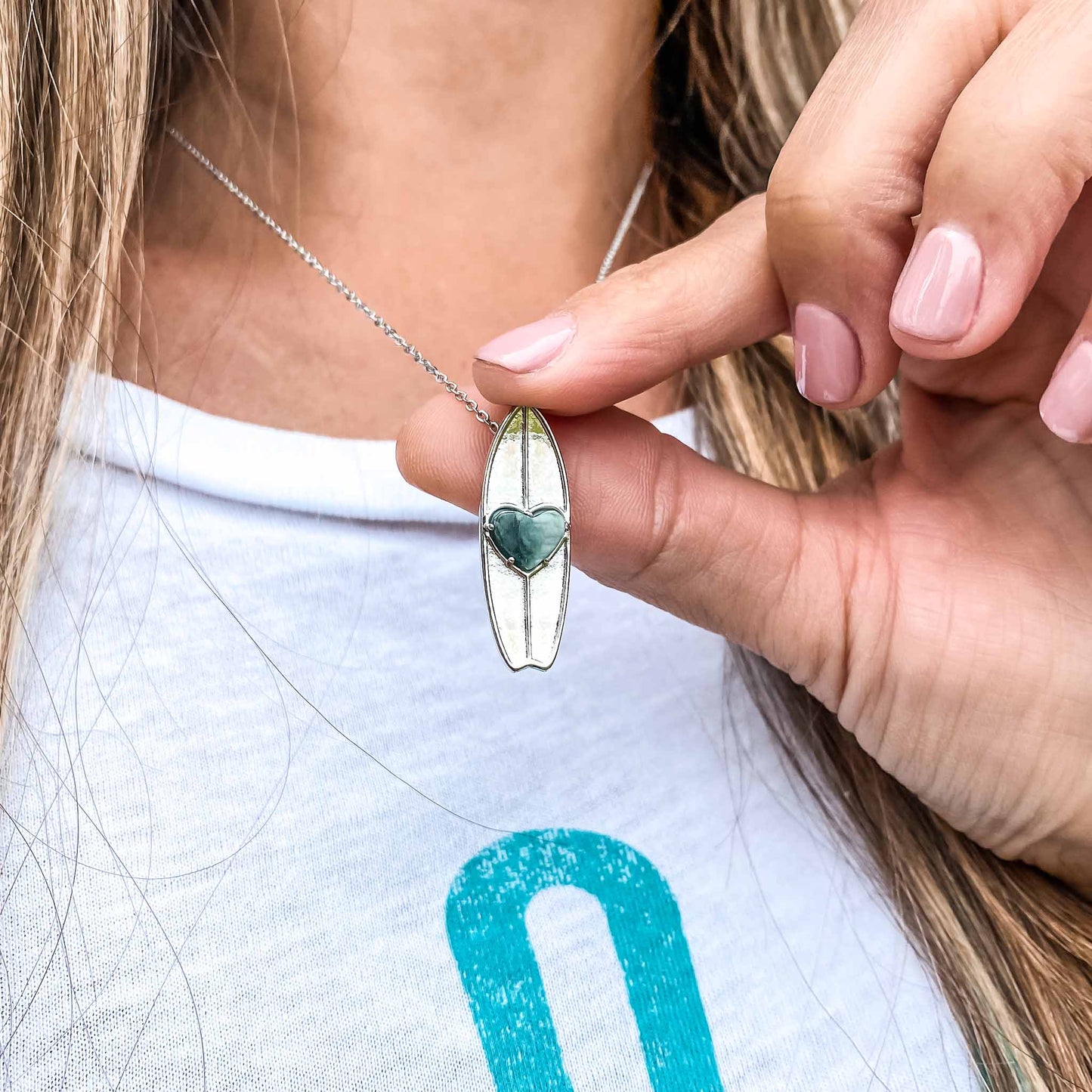 What's the surf forecast for today? While Surfline helps with the swell, wind & wave forecasts we help you show off your passion for surfing. Whether you're surfing or just checking the waves at Pipeline, take your surfboard, always. Shop the May's birthstone surf jewelry online or at a surf shop near you.